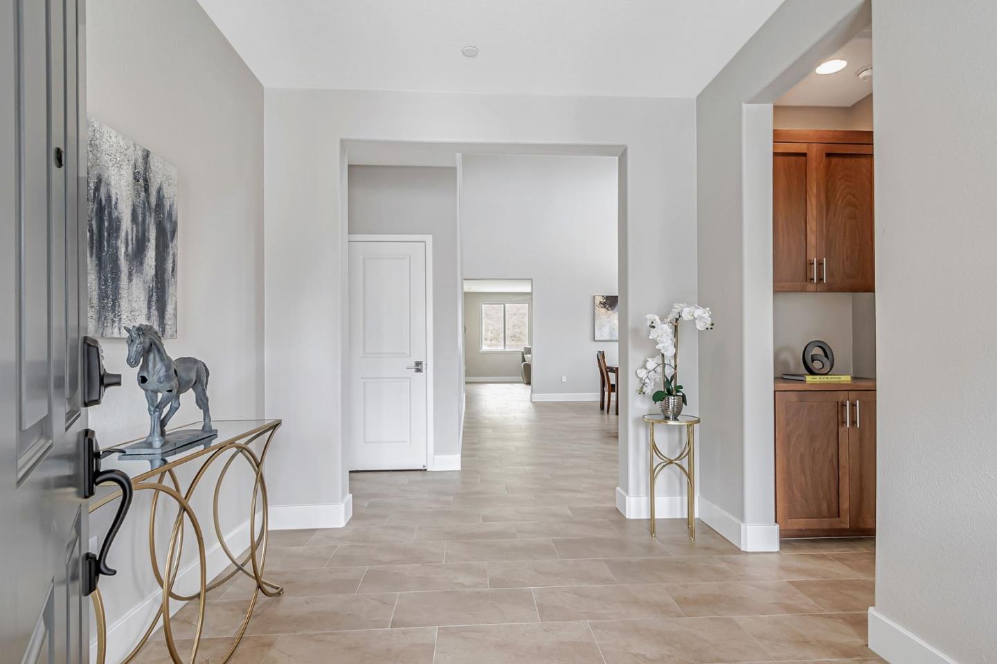 Detail Gallery Image 7 of 88 For 9561 Rancho Hills Dr, Gilroy,  CA 95020 - 5 Beds | 3 Baths
