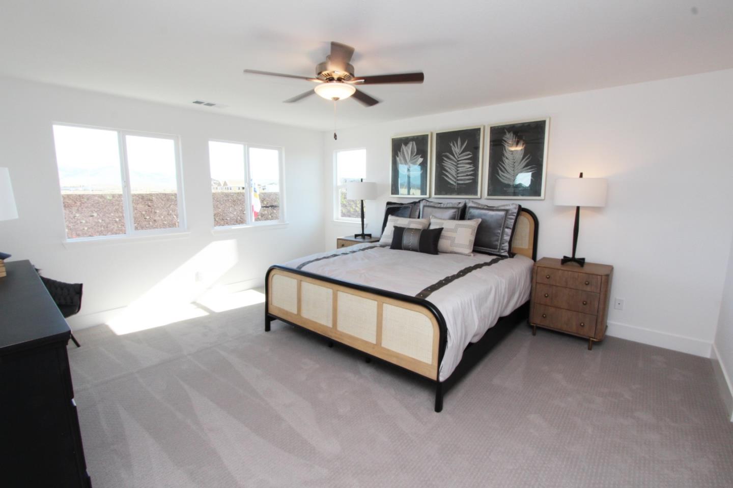 Detail Gallery Image 11 of 13 For 1193 Scout Peak Way #14-7,  Hollister,  CA 95023 - 4 Beds | 2/1 Baths