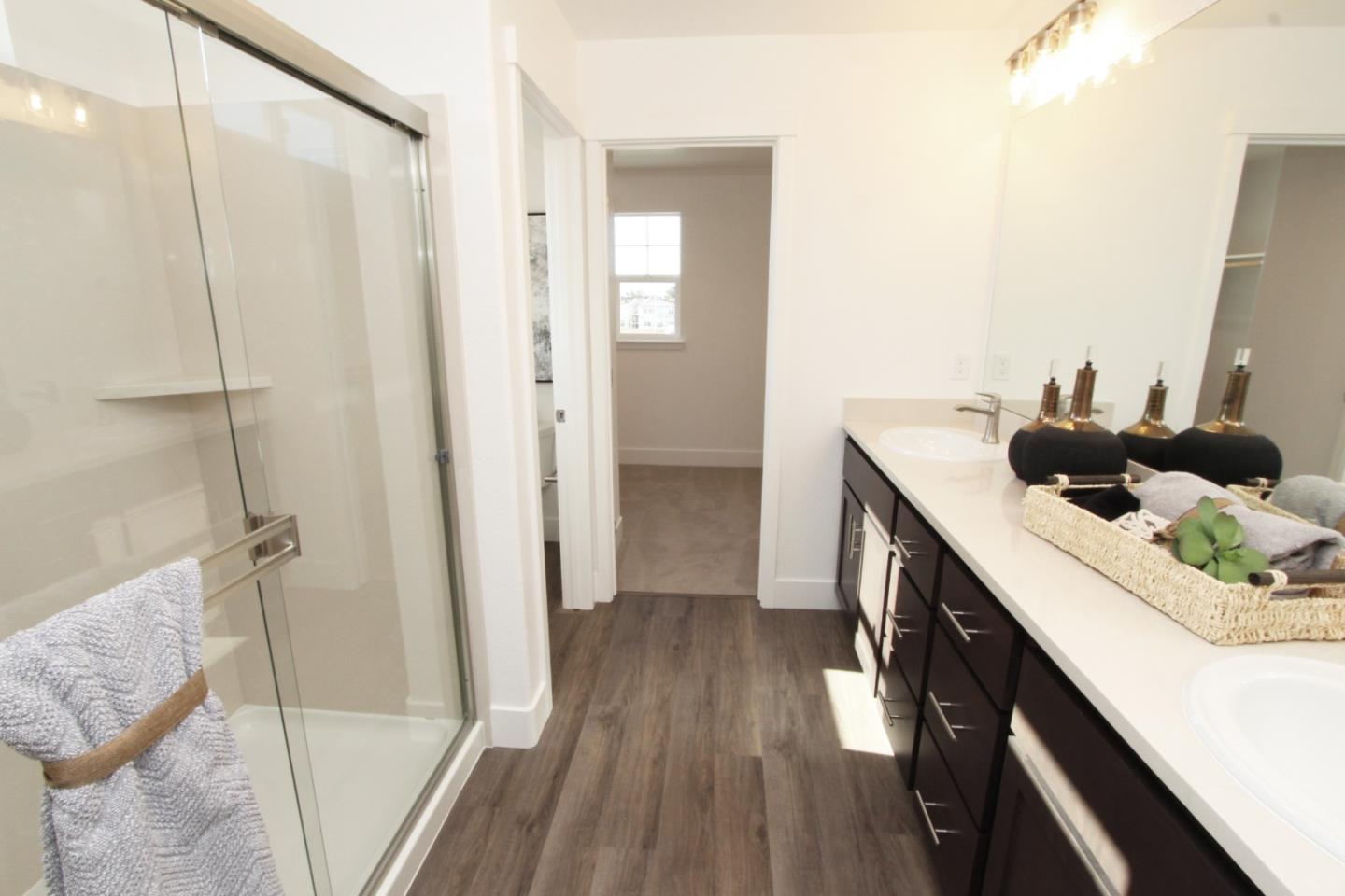 Detail Gallery Image 9 of 13 For 1193 Scout Peak Way #14-7,  Hollister,  CA 95023 - 4 Beds | 2/1 Baths