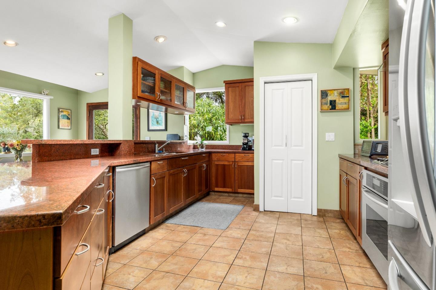 Detail Gallery Image 16 of 37 For 2020 Wallace Ave, Aptos,  CA 95003 - 3 Beds | 2 Baths