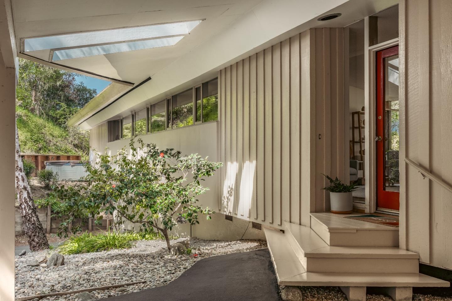Detail Gallery Image 2 of 37 For 2020 Wallace Ave, Aptos,  CA 95003 - 3 Beds | 2 Baths