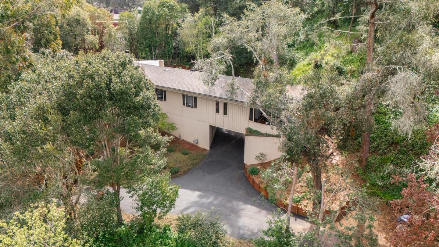 Detail Gallery Image 3 of 37 For 2020 Wallace Ave, Aptos,  CA 95003 - 3 Beds | 2 Baths