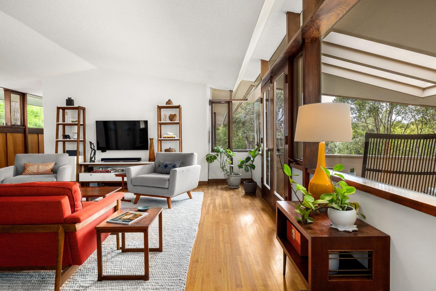 Detail Gallery Image 9 of 37 For 2020 Wallace Ave, Aptos,  CA 95003 - 3 Beds | 2 Baths