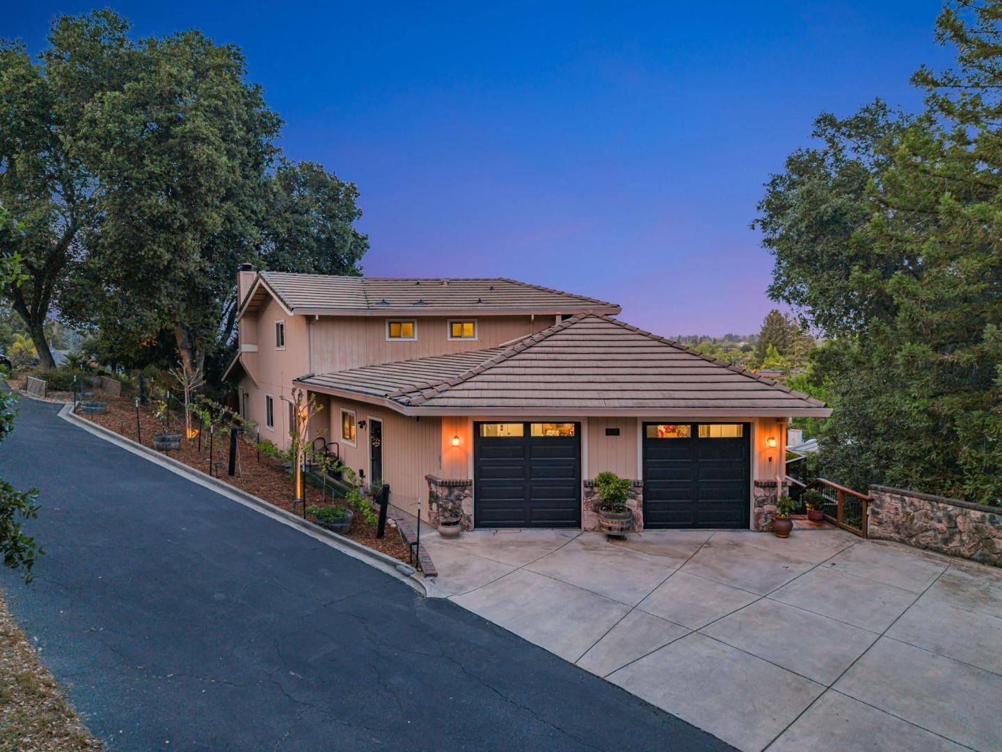 Detail Gallery Image 2 of 129 For 1737 Hecker Pass Rd, Gilroy,  CA 95020 - 5 Beds | 3/1 Baths