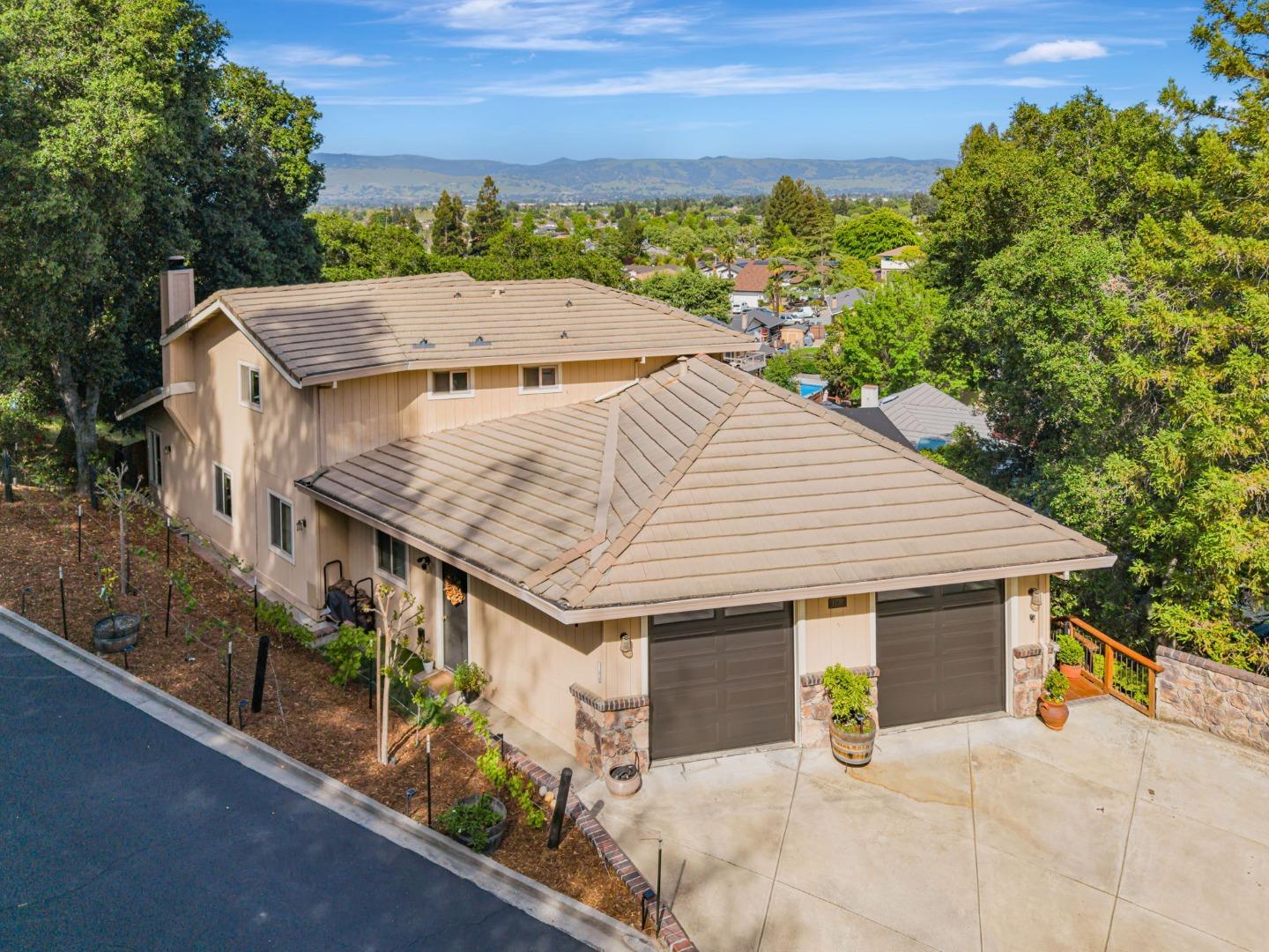 Detail Gallery Image 77 of 129 For 1737 Hecker Pass Rd, Gilroy,  CA 95020 - 5 Beds | 3/1 Baths