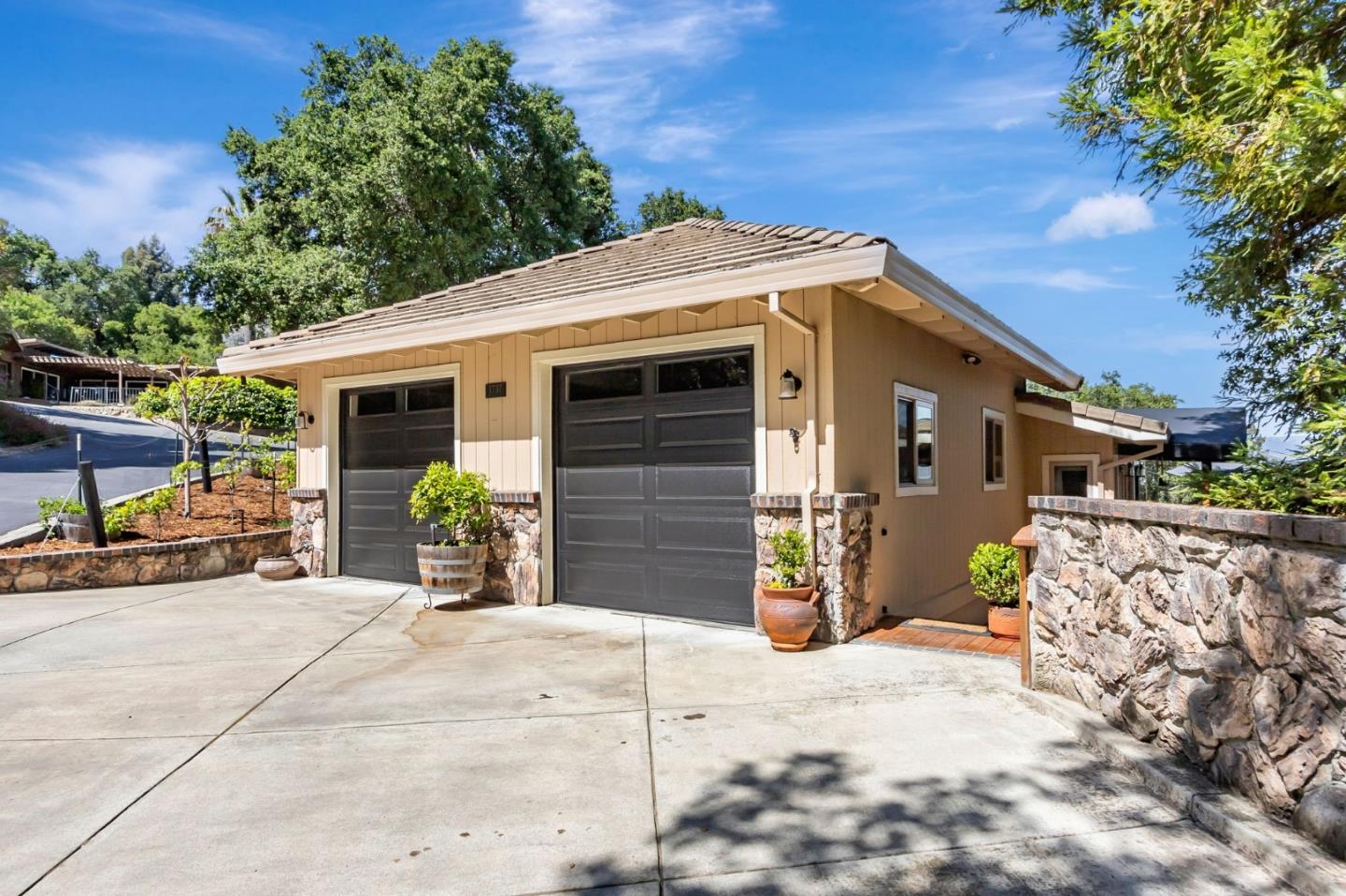 Detail Gallery Image 8 of 129 For 1737 Hecker Pass Rd, Gilroy,  CA 95020 - 5 Beds | 3/1 Baths