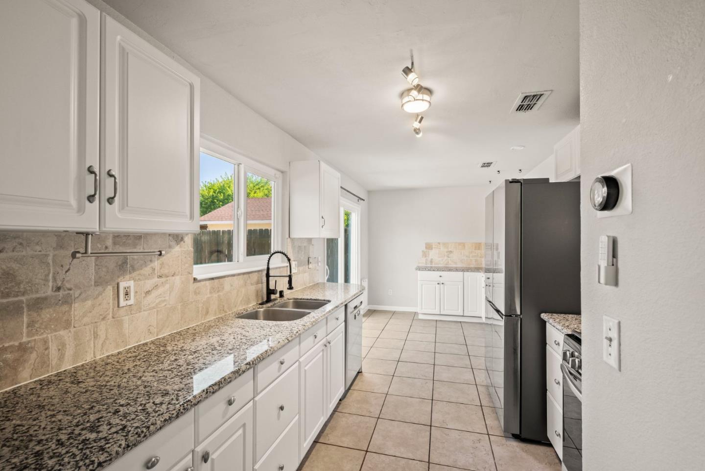 Detail Gallery Image 13 of 37 For 3596 Binghamton Dr, Sacramento,  CA 95834 - 4 Beds | 2/1 Baths