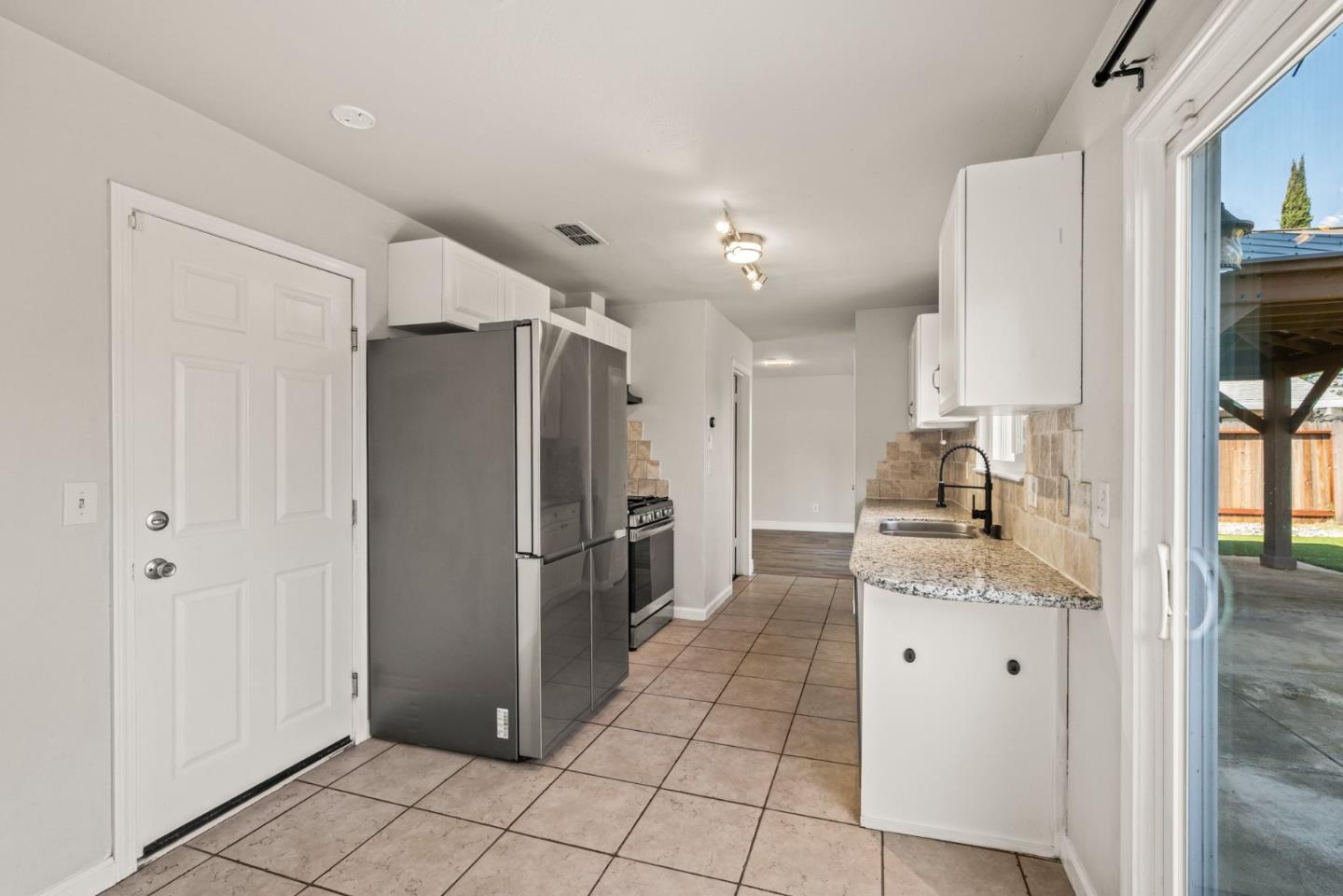Detail Gallery Image 17 of 37 For 3596 Binghamton Dr, Sacramento,  CA 95834 - 4 Beds | 2/1 Baths