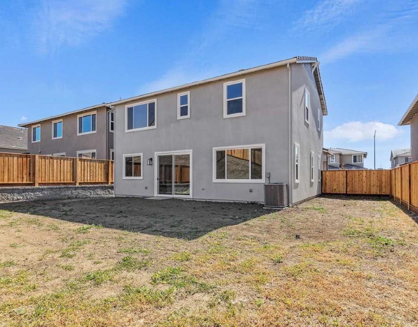 Detail Gallery Image 11 of 13 For 8094 Waterfall Ln, Vallejo,  CA 94591 - 4 Beds | 3 Baths