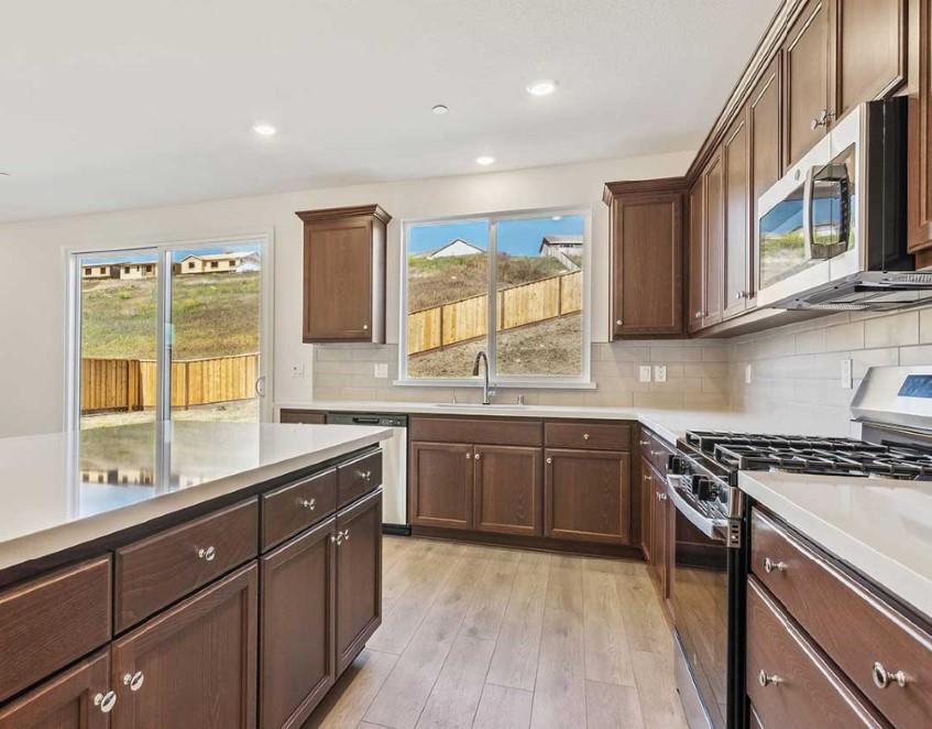 Detail Gallery Image 6 of 13 For 8094 Waterfall Ln, Vallejo,  CA 94591 - 4 Beds | 3 Baths
