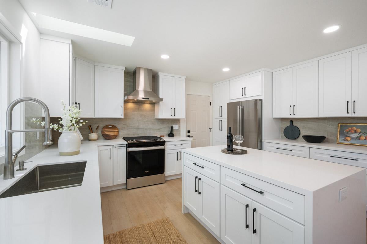 Detail Gallery Image 13 of 42 For 3145 Woodcrest Dr, San Jose,  CA 95118 - 3 Beds | 3 Baths