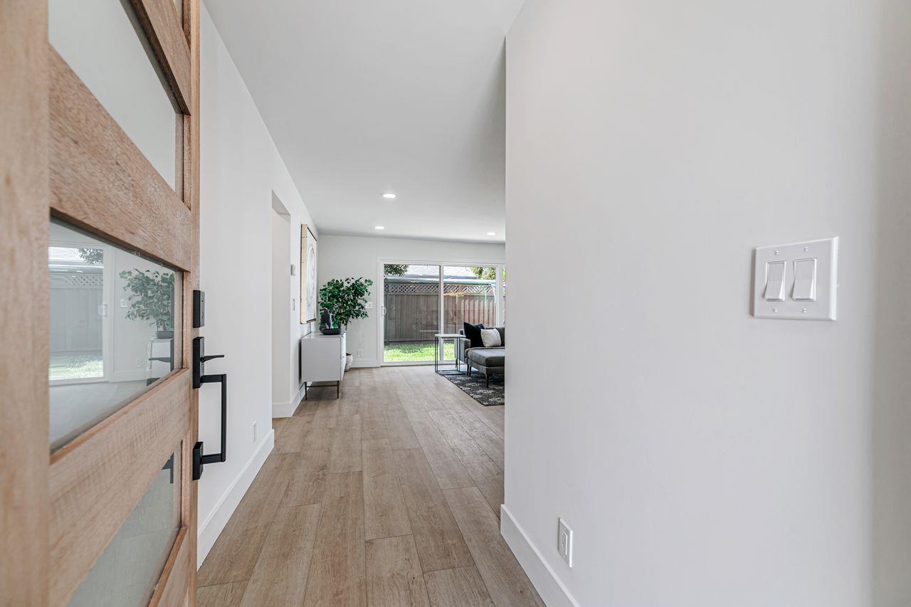 Detail Gallery Image 4 of 42 For 3145 Woodcrest Dr, San Jose,  CA 95118 - 3 Beds | 3 Baths