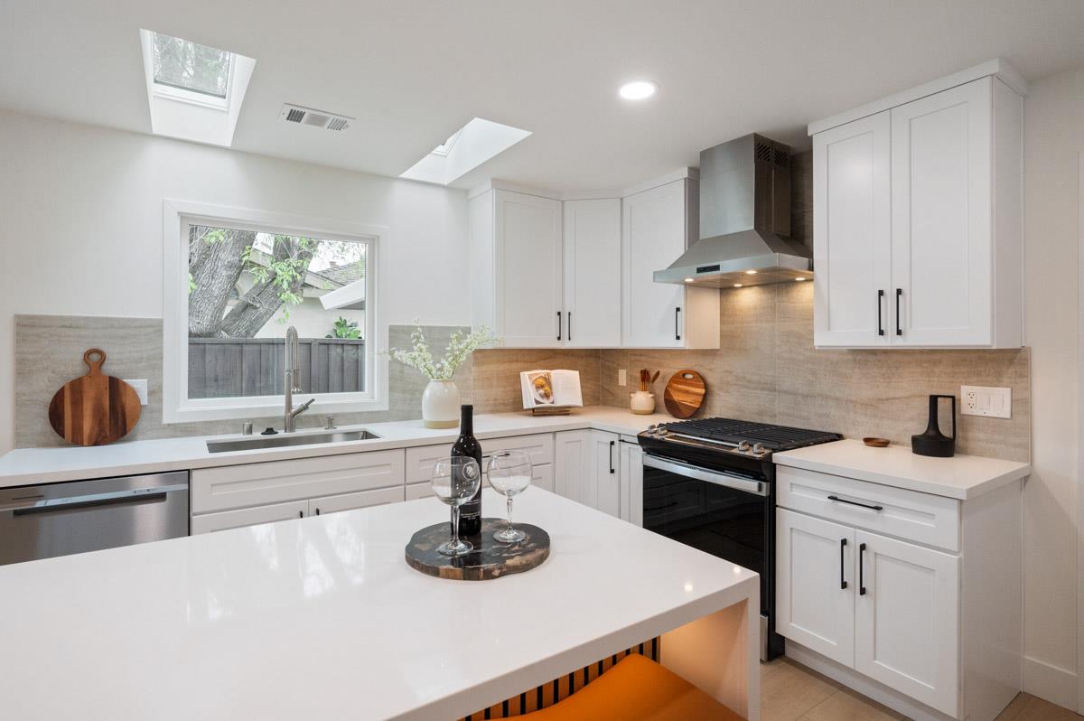 Detail Gallery Image 9 of 42 For 3145 Woodcrest Dr, San Jose,  CA 95118 - 3 Beds | 3 Baths