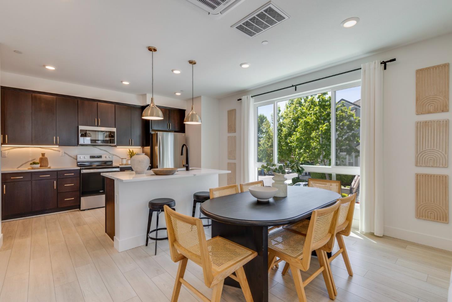 Detail Gallery Image 11 of 29 For 2013 Worthington Cir, Santa Clara,  CA 95050 - 3 Beds | 3/1 Baths