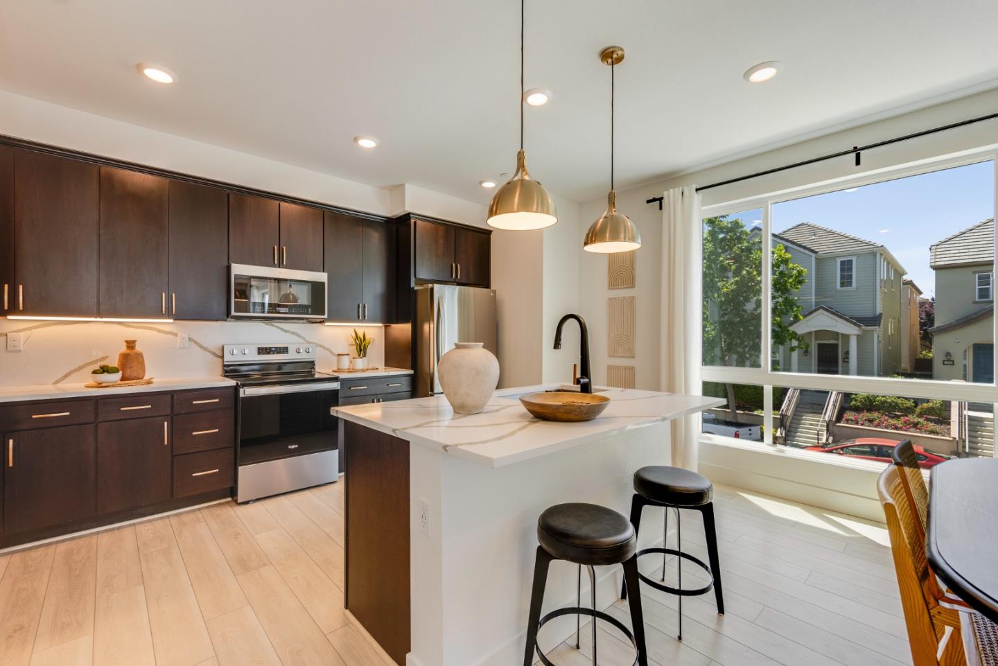 Detail Gallery Image 13 of 29 For 2013 Worthington Cir, Santa Clara,  CA 95050 - 3 Beds | 3/1 Baths