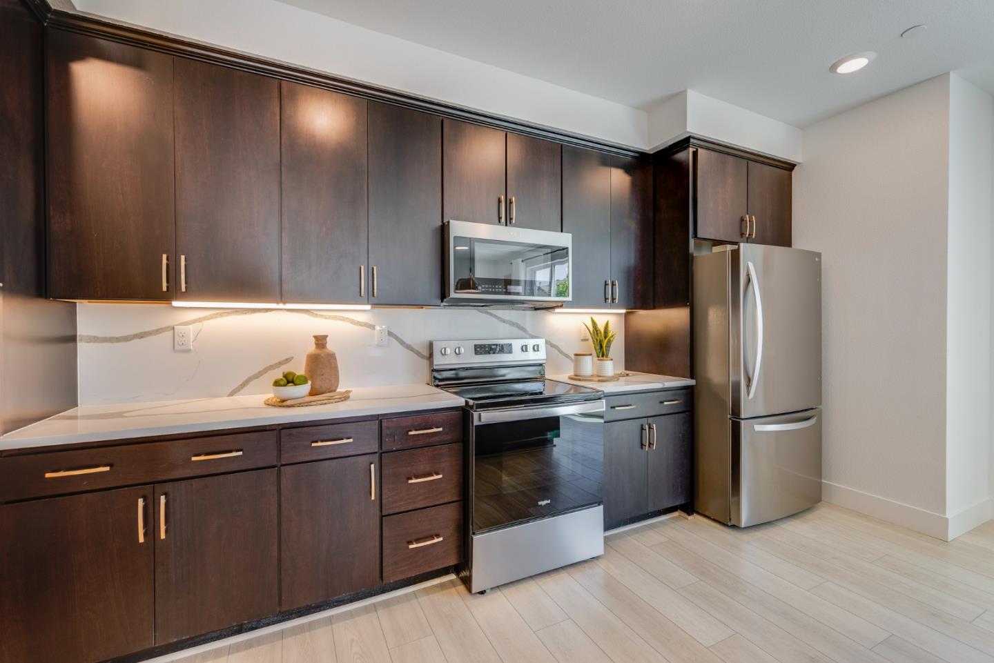 Detail Gallery Image 15 of 29 For 2013 Worthington Cir, Santa Clara,  CA 95050 - 3 Beds | 3/1 Baths