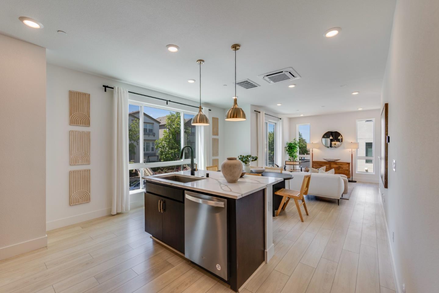 Detail Gallery Image 16 of 29 For 2013 Worthington Cir, Santa Clara,  CA 95050 - 3 Beds | 3/1 Baths