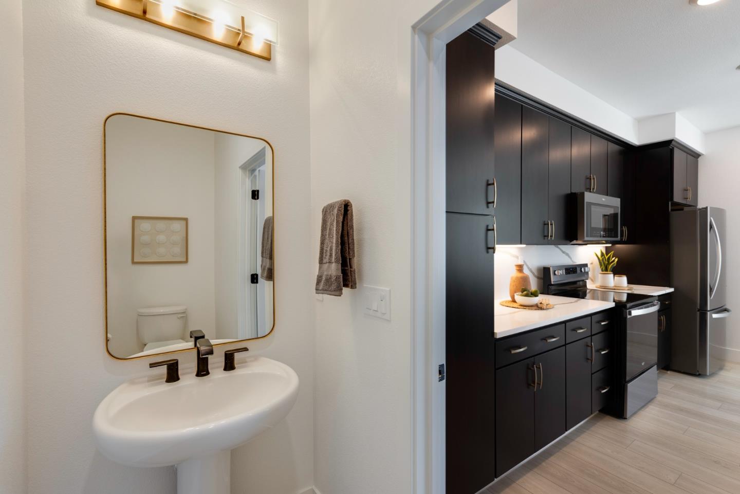 Detail Gallery Image 17 of 29 For 2013 Worthington Cir, Santa Clara,  CA 95050 - 3 Beds | 3/1 Baths