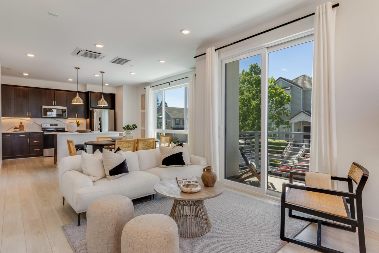 Detail Gallery Image 9 of 29 For 2013 Worthington Cir, Santa Clara,  CA 95050 - 3 Beds | 3/1 Baths