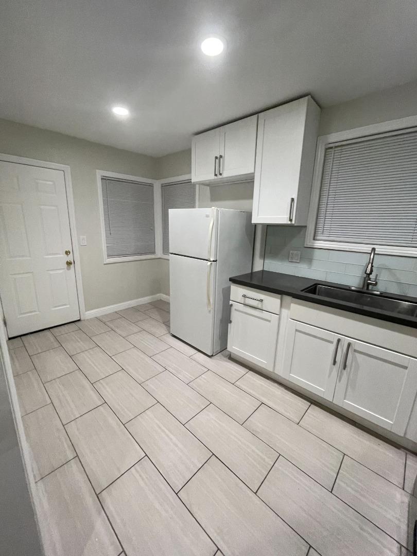Detail Gallery Image 2 of 8 For 17204 Rogerio St, Hayward,  CA 94541 - 1 Beds | 1 Baths