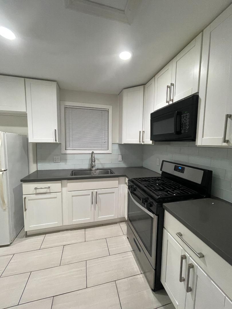 Detail Gallery Image 3 of 8 For 17204 Rogerio St, Hayward,  CA 94541 - 1 Beds | 1 Baths
