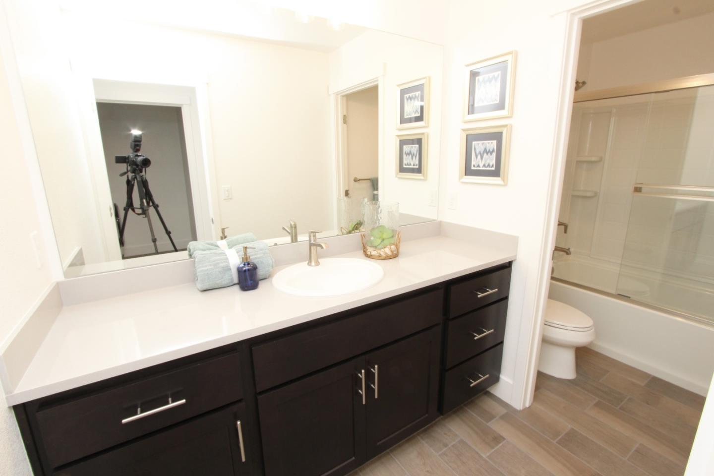 Detail Gallery Image 14 of 18 For 1163 Scout Peak Way #14-10,  Hollister,  CA 95023 - 3 Beds | 2/1 Baths