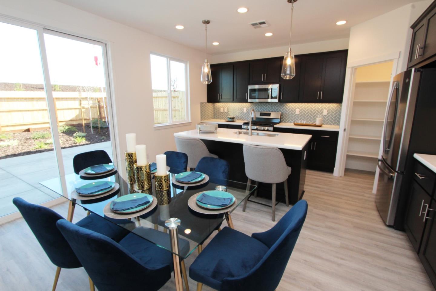 Detail Gallery Image 5 of 18 For 1163 Scout Peak Way #14-10,  Hollister,  CA 95023 - 3 Beds | 2/1 Baths