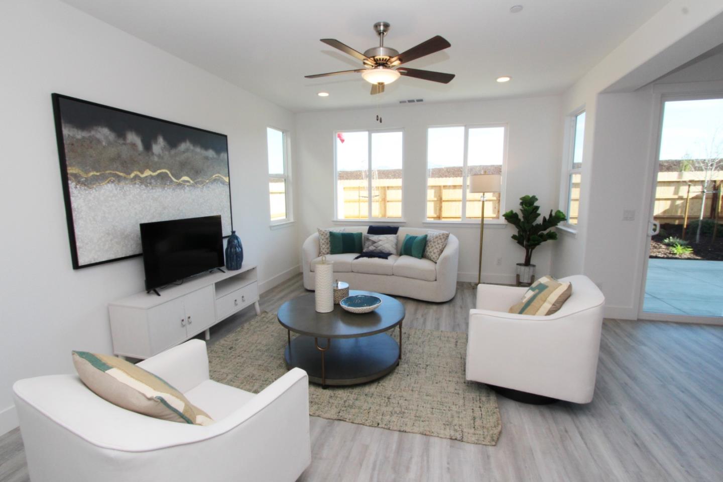 Detail Gallery Image 6 of 18 For 1163 Scout Peak Way #14-10,  Hollister,  CA 95023 - 3 Beds | 2/1 Baths