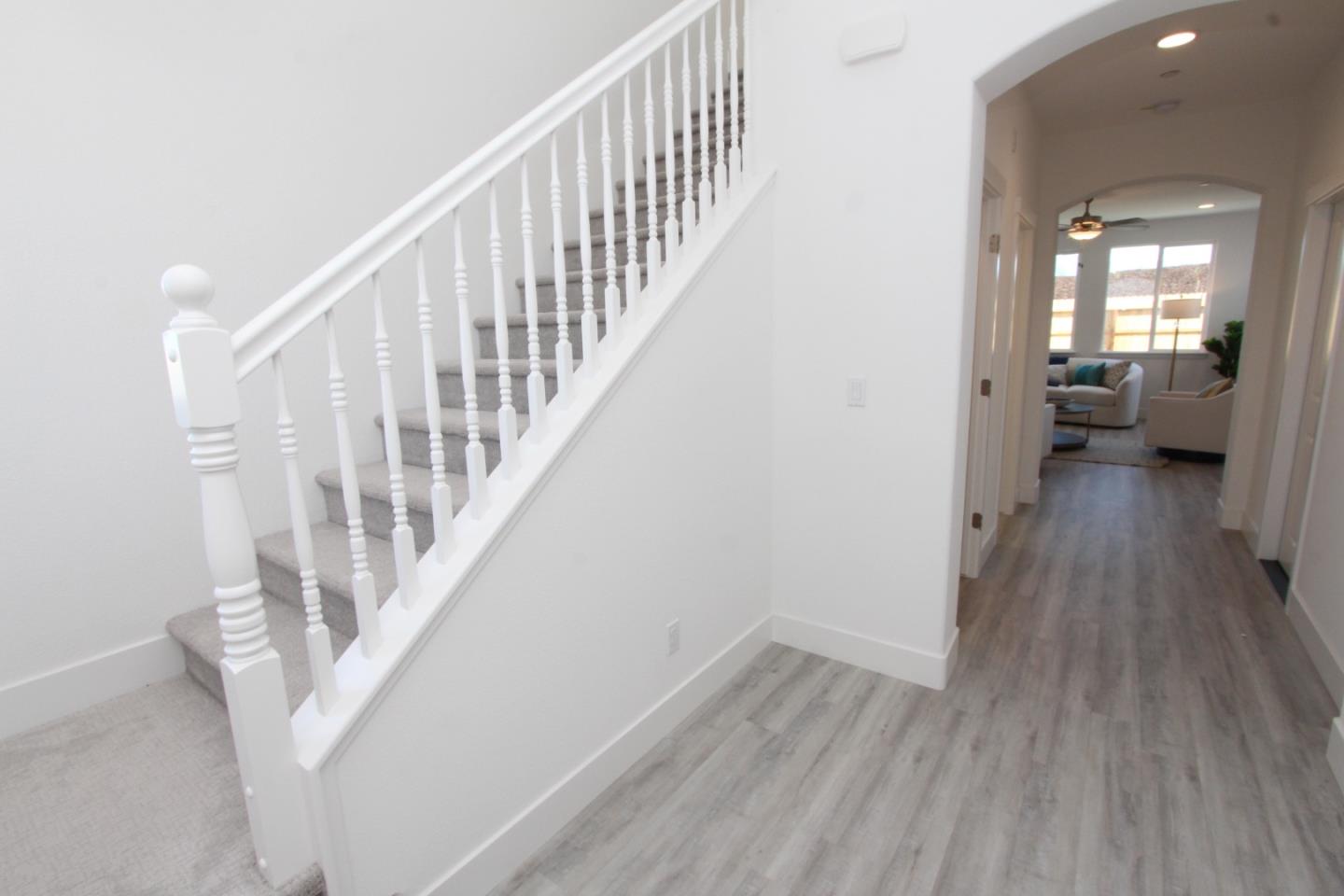 Detail Gallery Image 8 of 18 For 1163 Scout Peak Way #14-10,  Hollister,  CA 95023 - 3 Beds | 2/1 Baths