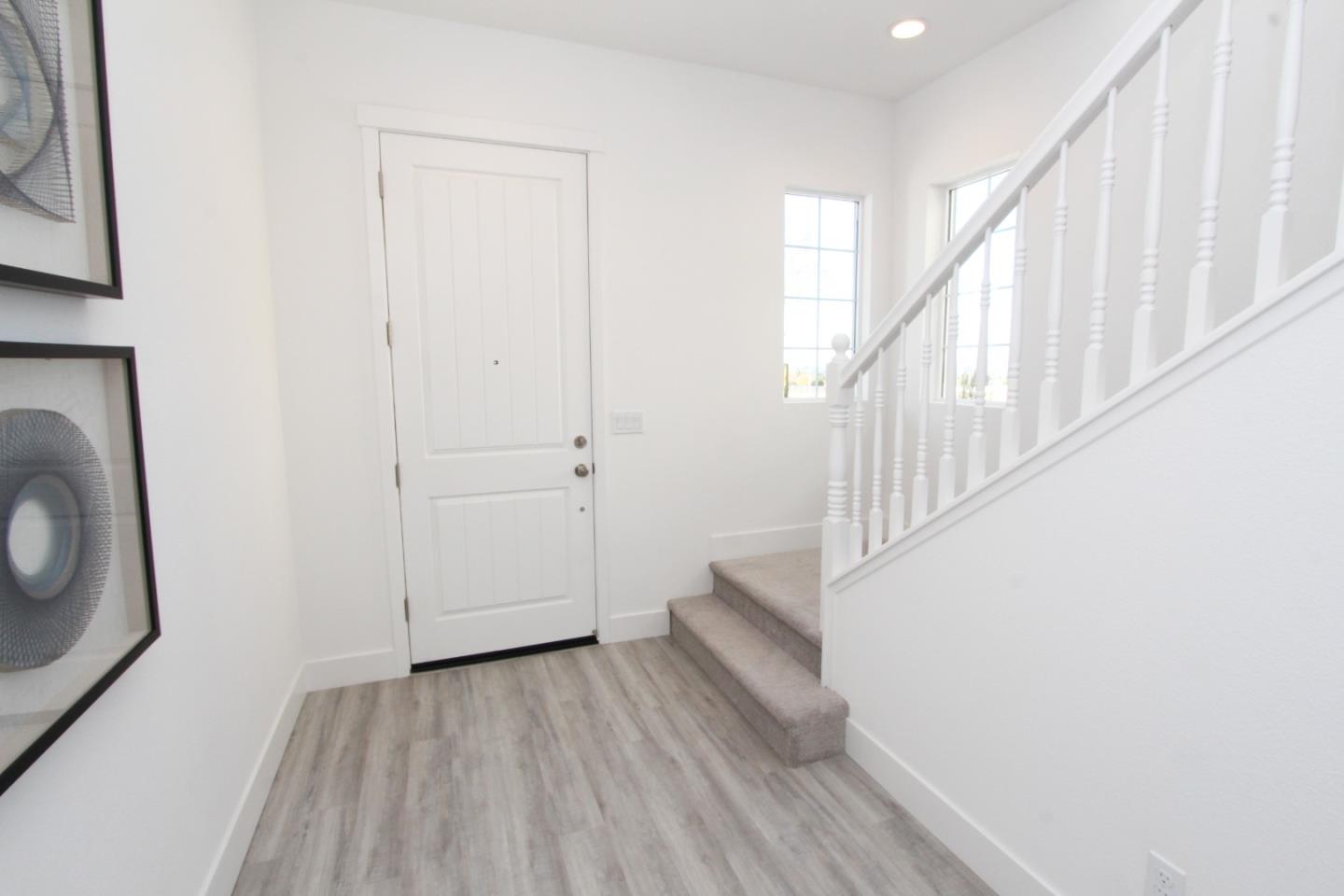 Detail Gallery Image 9 of 18 For 1163 Scout Peak Way #14-10,  Hollister,  CA 95023 - 3 Beds | 2/1 Baths