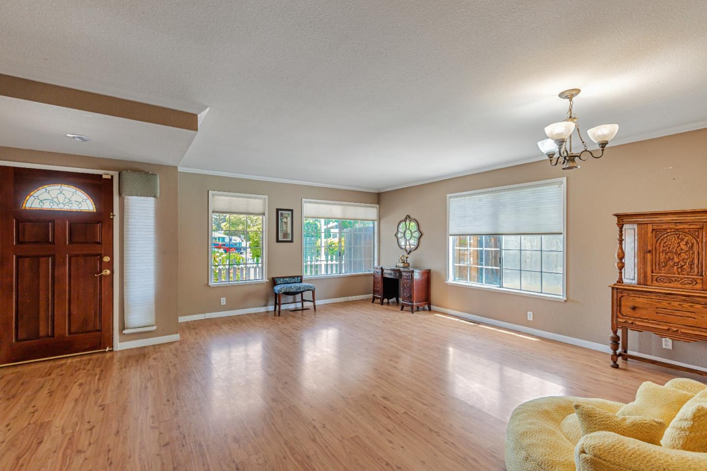 Detail Gallery Image 10 of 81 For 1298 Hersman Dr, Gilroy,  CA 95020 - 4 Beds | 2/1 Baths