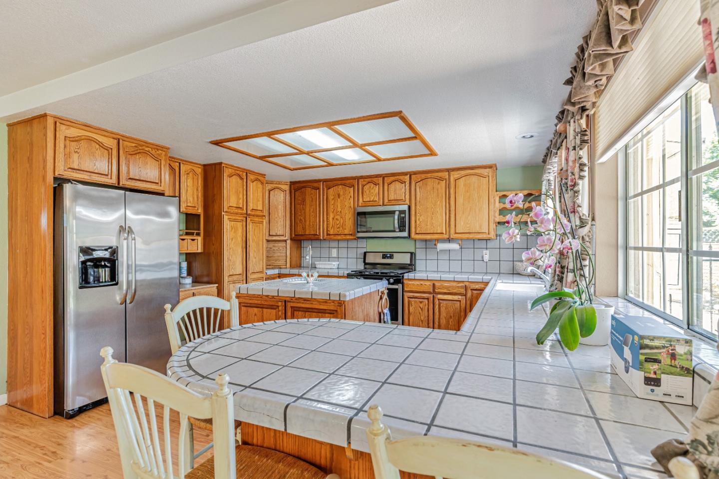 Detail Gallery Image 15 of 81 For 1298 Hersman Dr, Gilroy,  CA 95020 - 4 Beds | 2/1 Baths