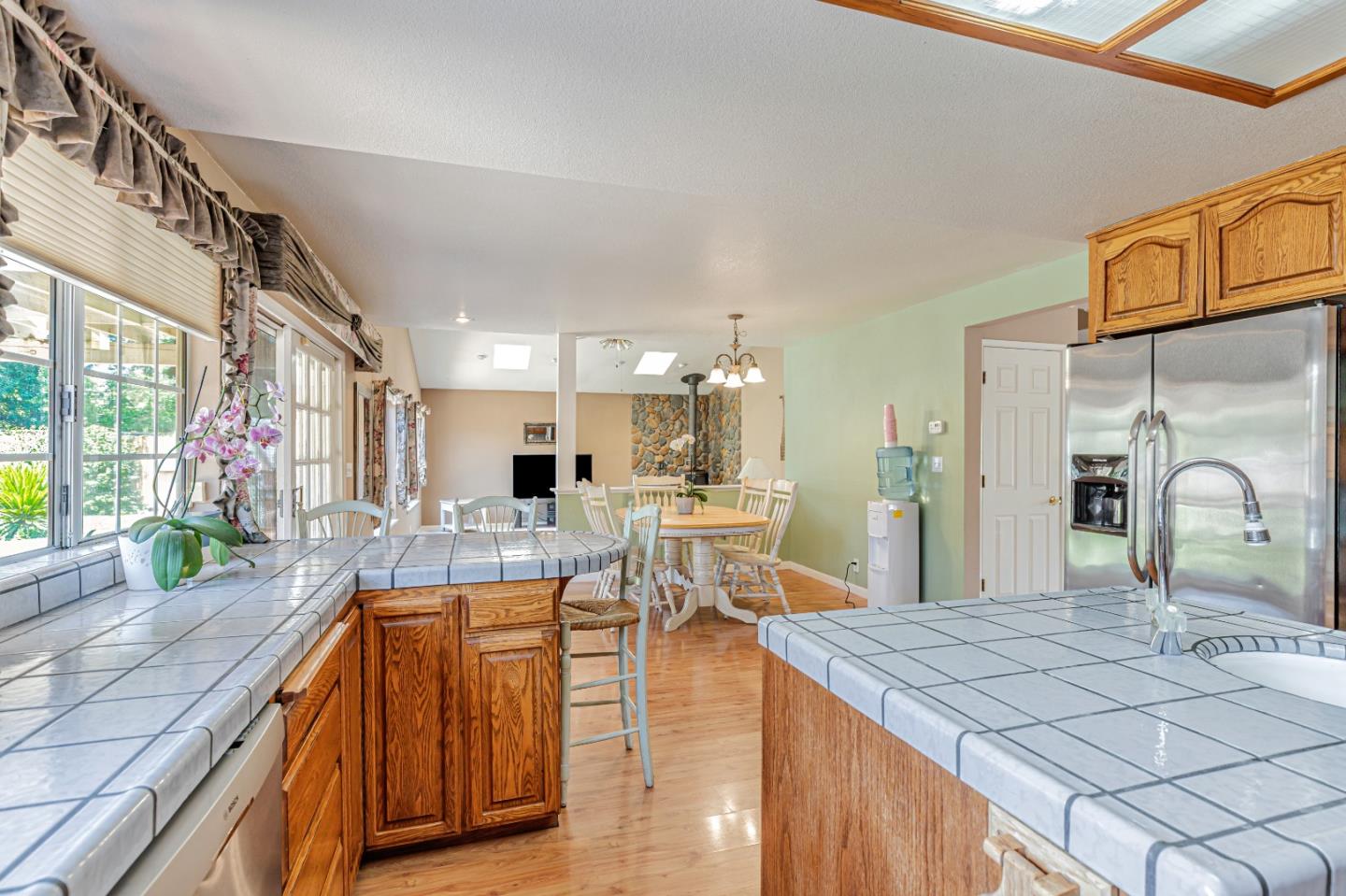 Detail Gallery Image 17 of 81 For 1298 Hersman Dr, Gilroy,  CA 95020 - 4 Beds | 2/1 Baths