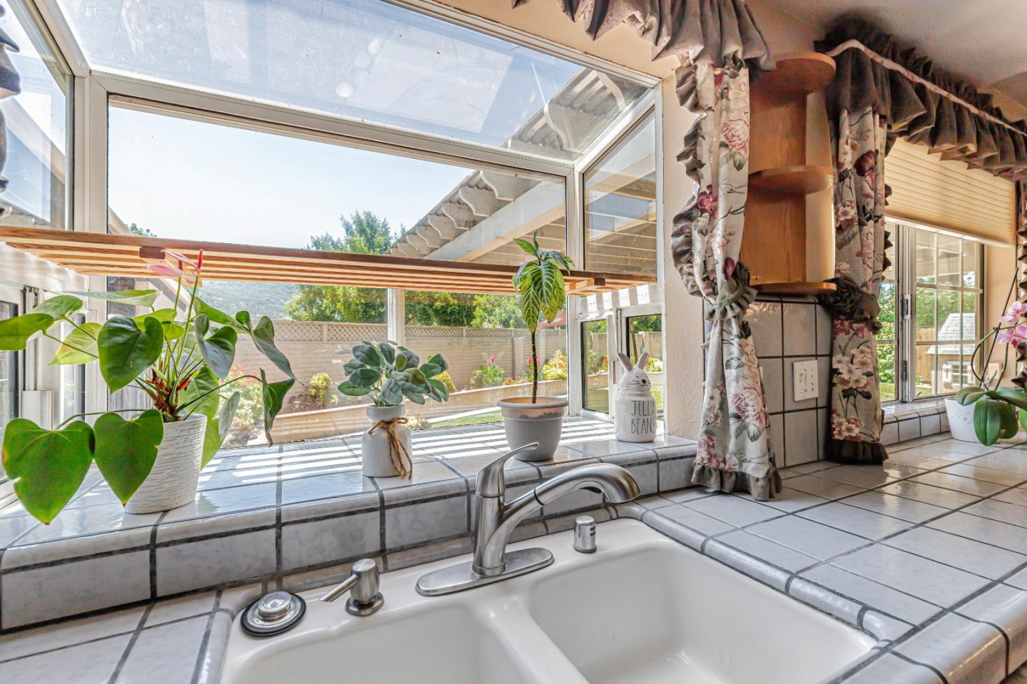 Detail Gallery Image 18 of 81 For 1298 Hersman Dr, Gilroy,  CA 95020 - 4 Beds | 2/1 Baths