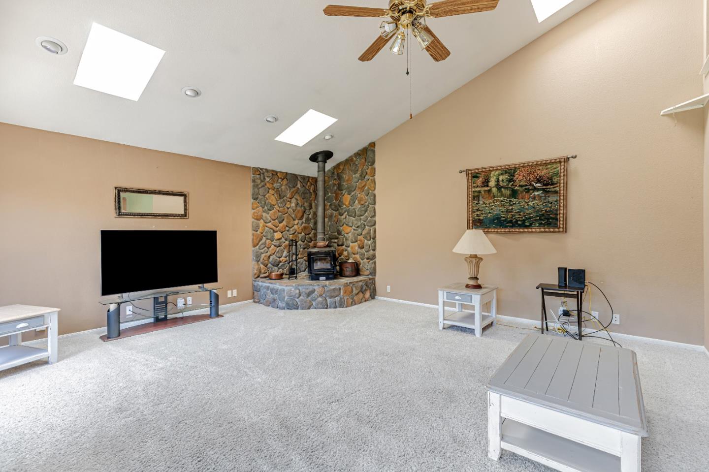 Detail Gallery Image 25 of 81 For 1298 Hersman Dr, Gilroy,  CA 95020 - 4 Beds | 2/1 Baths
