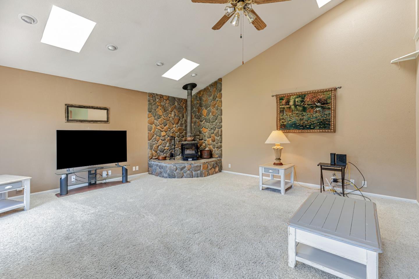 Detail Gallery Image 26 of 81 For 1298 Hersman Dr, Gilroy,  CA 95020 - 4 Beds | 2/1 Baths
