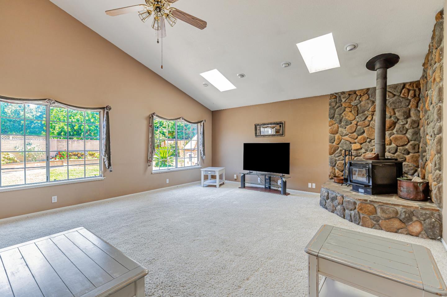 Detail Gallery Image 27 of 81 For 1298 Hersman Dr, Gilroy,  CA 95020 - 4 Beds | 2/1 Baths