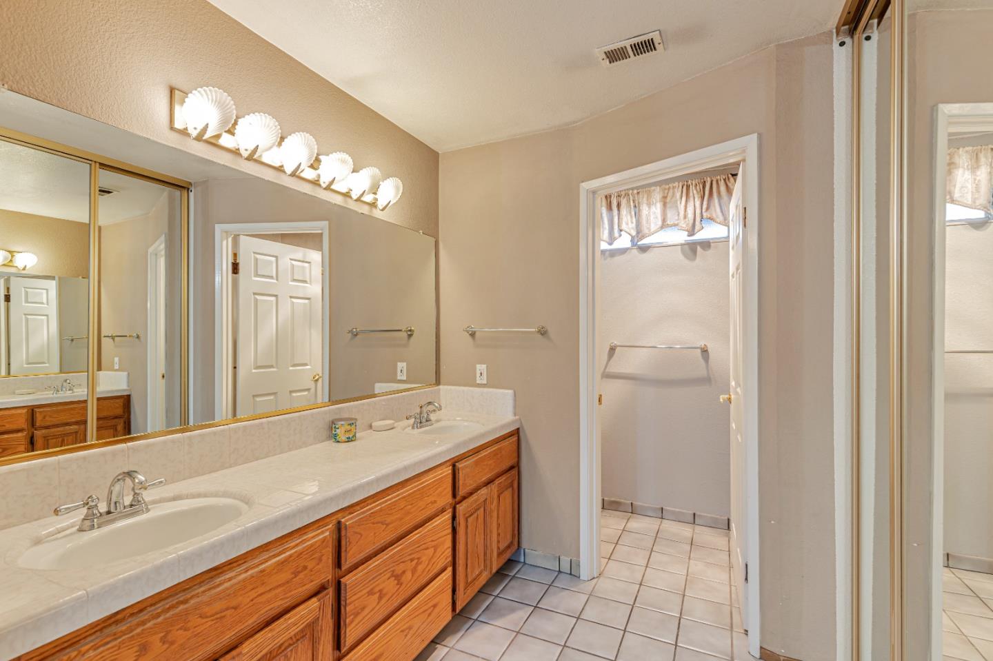 Detail Gallery Image 34 of 81 For 1298 Hersman Dr, Gilroy,  CA 95020 - 4 Beds | 2/1 Baths