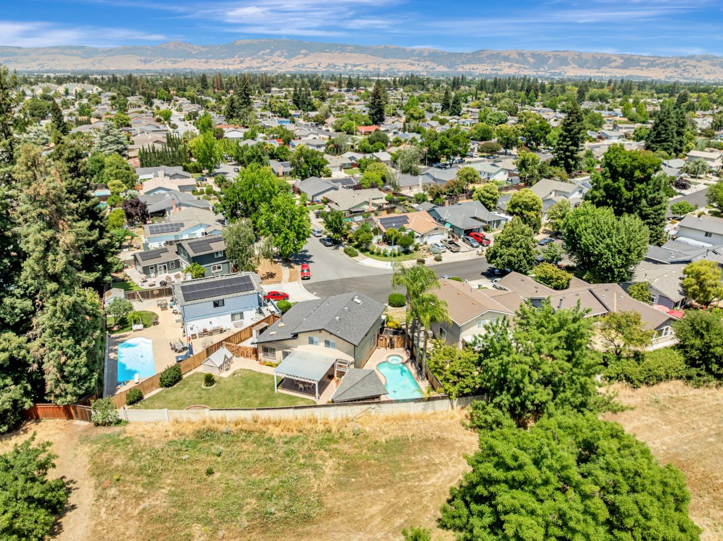 Detail Gallery Image 70 of 81 For 1298 Hersman Dr, Gilroy,  CA 95020 - 4 Beds | 2/1 Baths