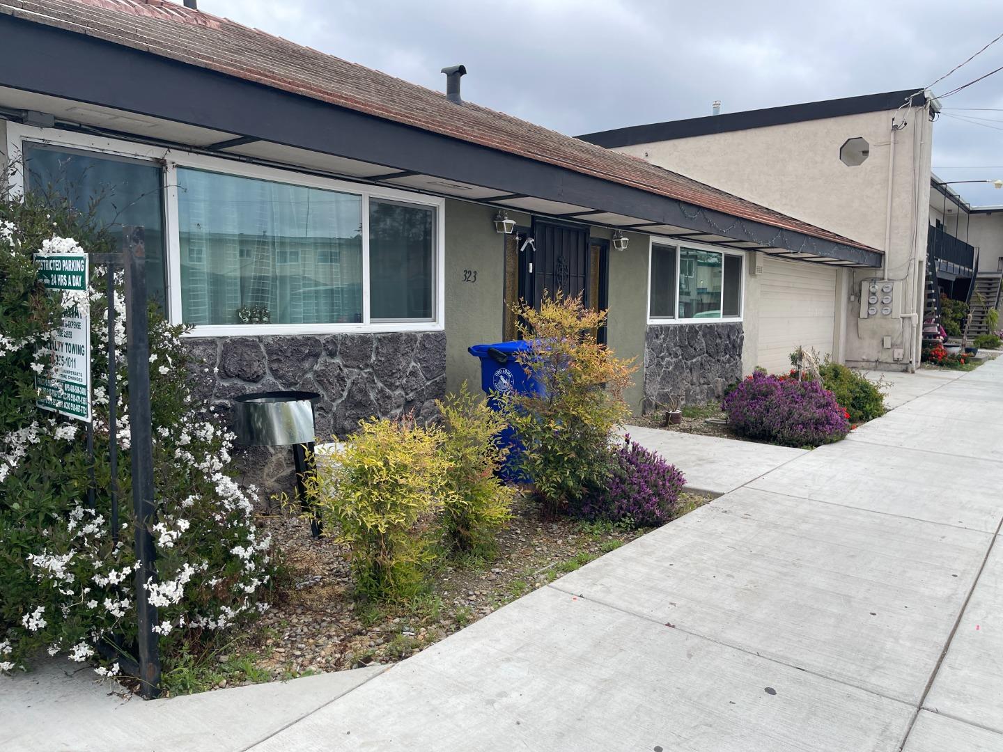 Detail Gallery Image 2 of 8 For 323 Smalley Ave, Hayward,  CA 94541 - – Beds | – Baths