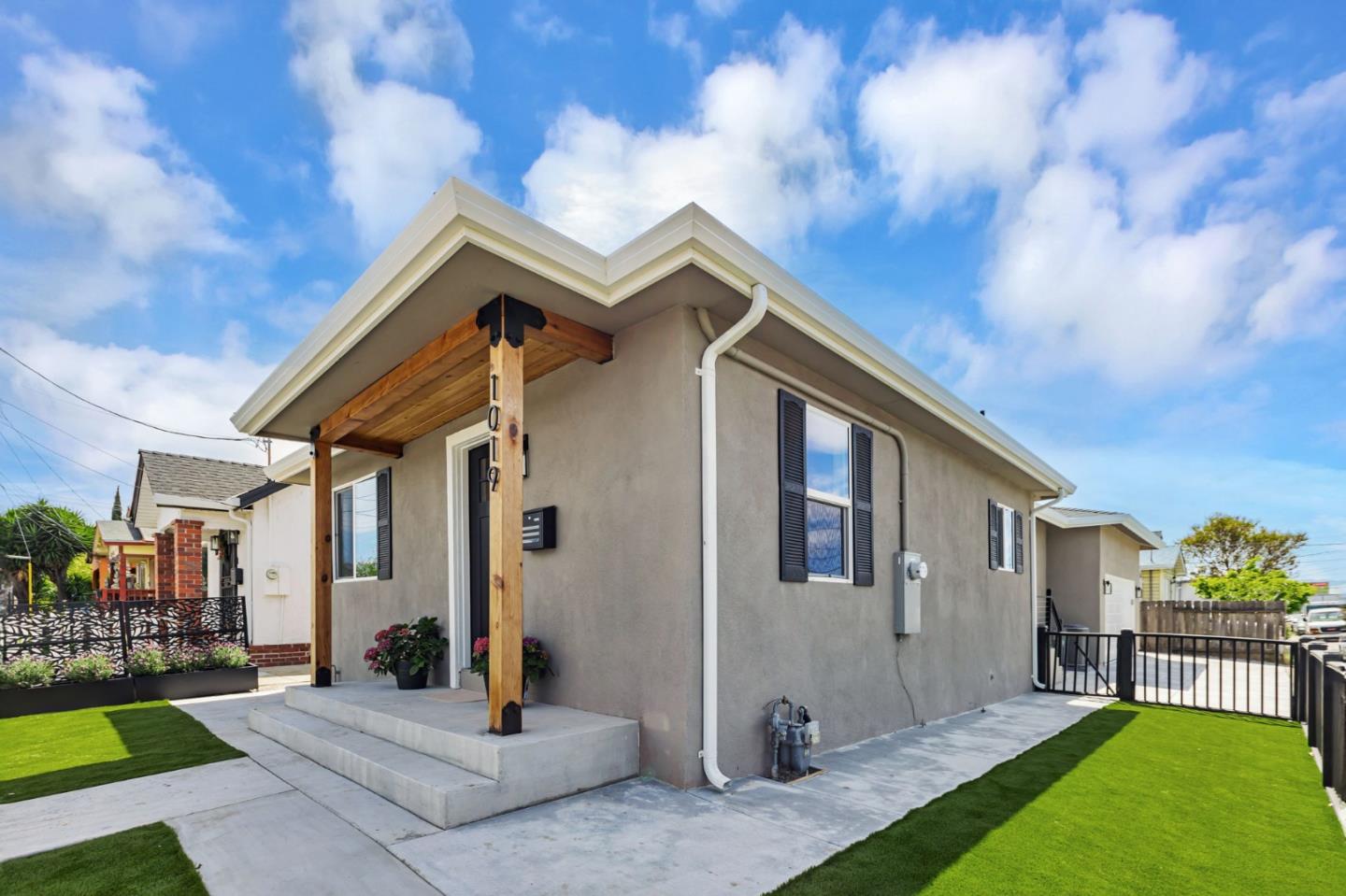 Detail Gallery Image 3 of 24 For 1019 N 12th St, San Jose,  CA 95112 - 3 Beds | 2 Baths
