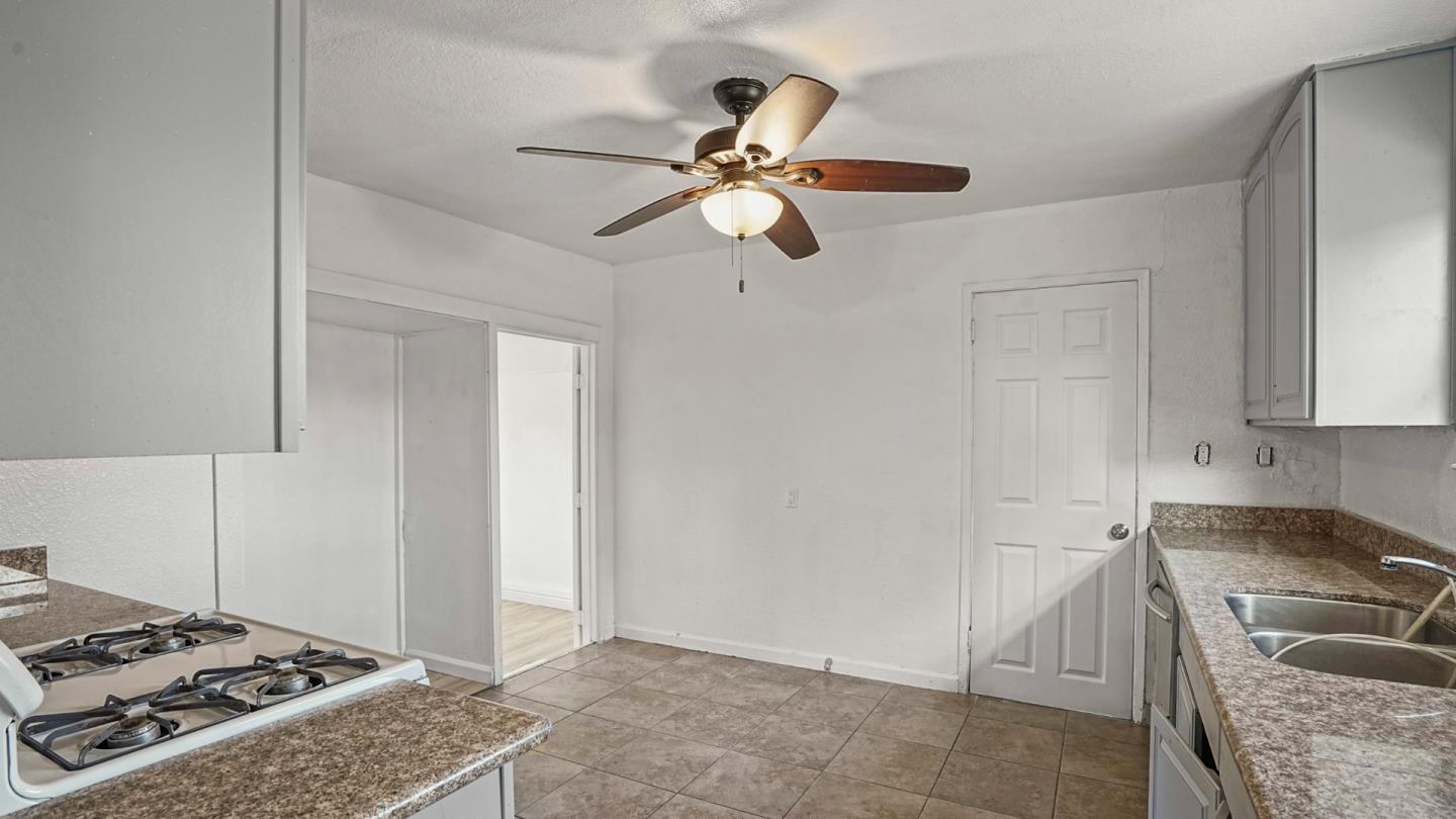Detail Gallery Image 14 of 32 For 3712 42nd Ave, Sacramento,  CA 95824 - 3 Beds | 1 Baths