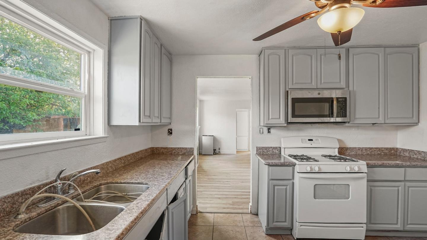 Detail Gallery Image 15 of 32 For 3712 42nd Ave, Sacramento,  CA 95824 - 3 Beds | 1 Baths