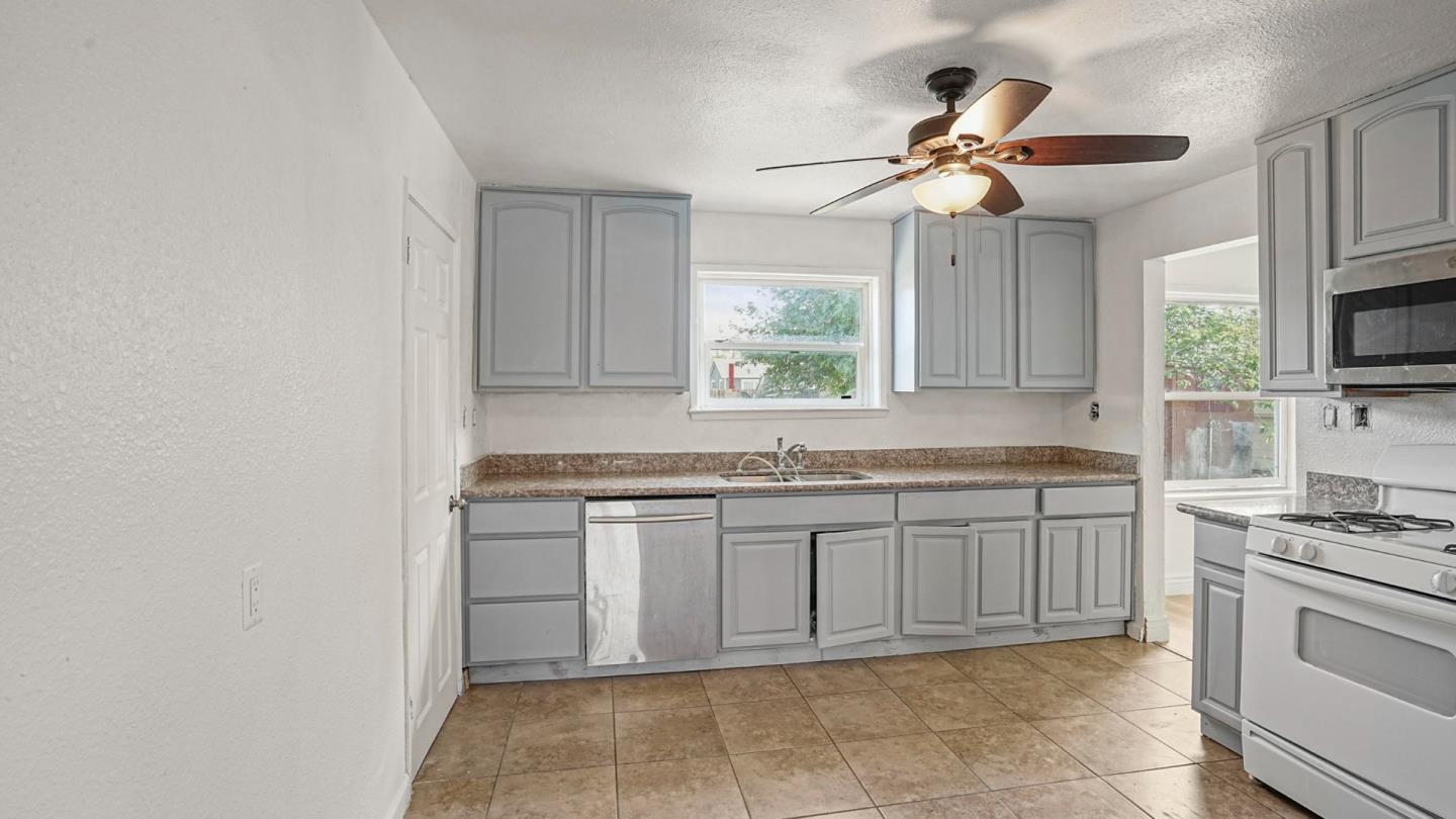 Detail Gallery Image 16 of 32 For 3712 42nd Ave, Sacramento,  CA 95824 - 3 Beds | 1 Baths