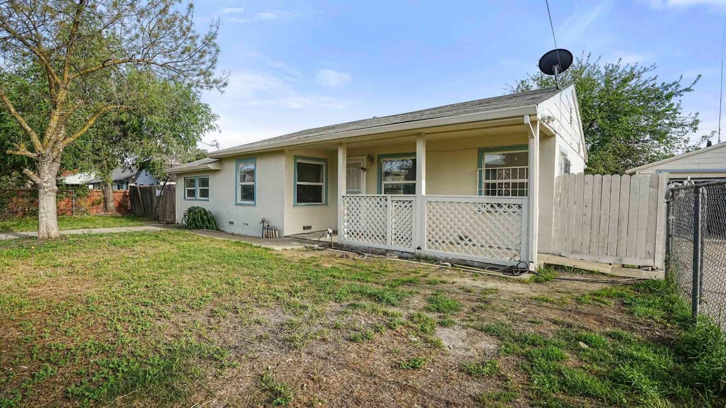 Detail Gallery Image 5 of 32 For 3712 42nd Ave, Sacramento,  CA 95824 - 3 Beds | 1 Baths