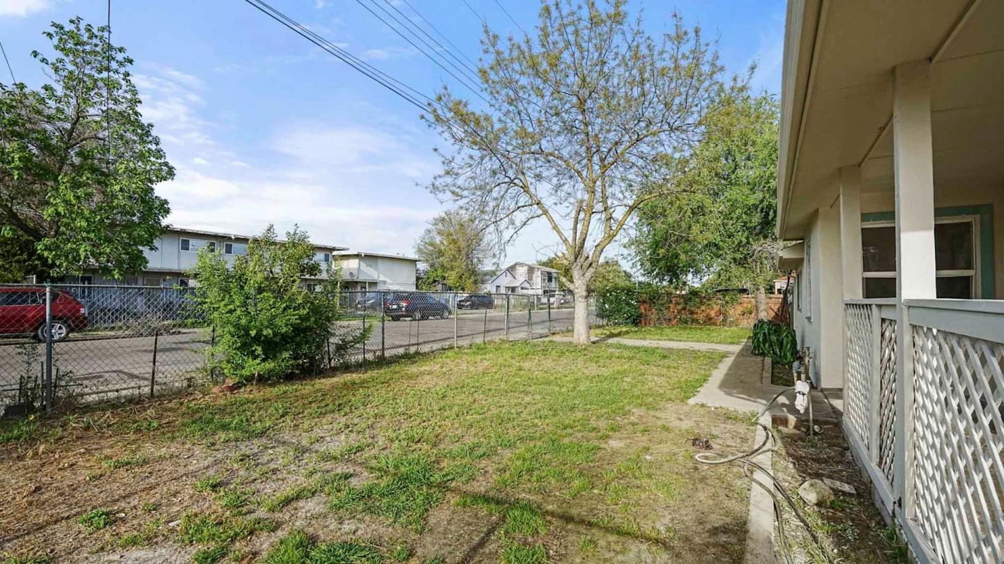 Detail Gallery Image 6 of 32 For 3712 42nd Ave, Sacramento,  CA 95824 - 3 Beds | 1 Baths