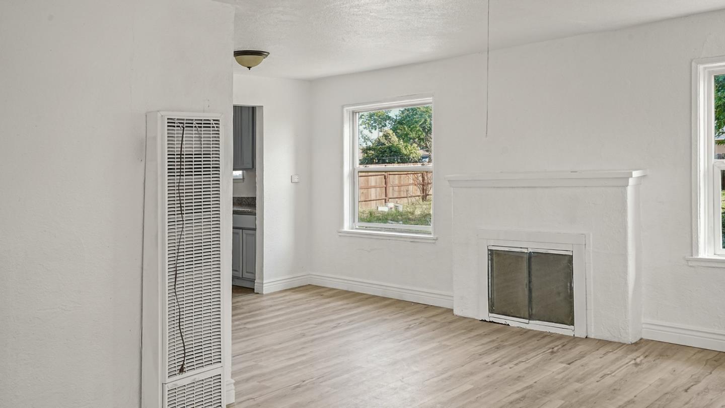 Detail Gallery Image 9 of 32 For 3712 42nd Ave, Sacramento,  CA 95824 - 3 Beds | 1 Baths