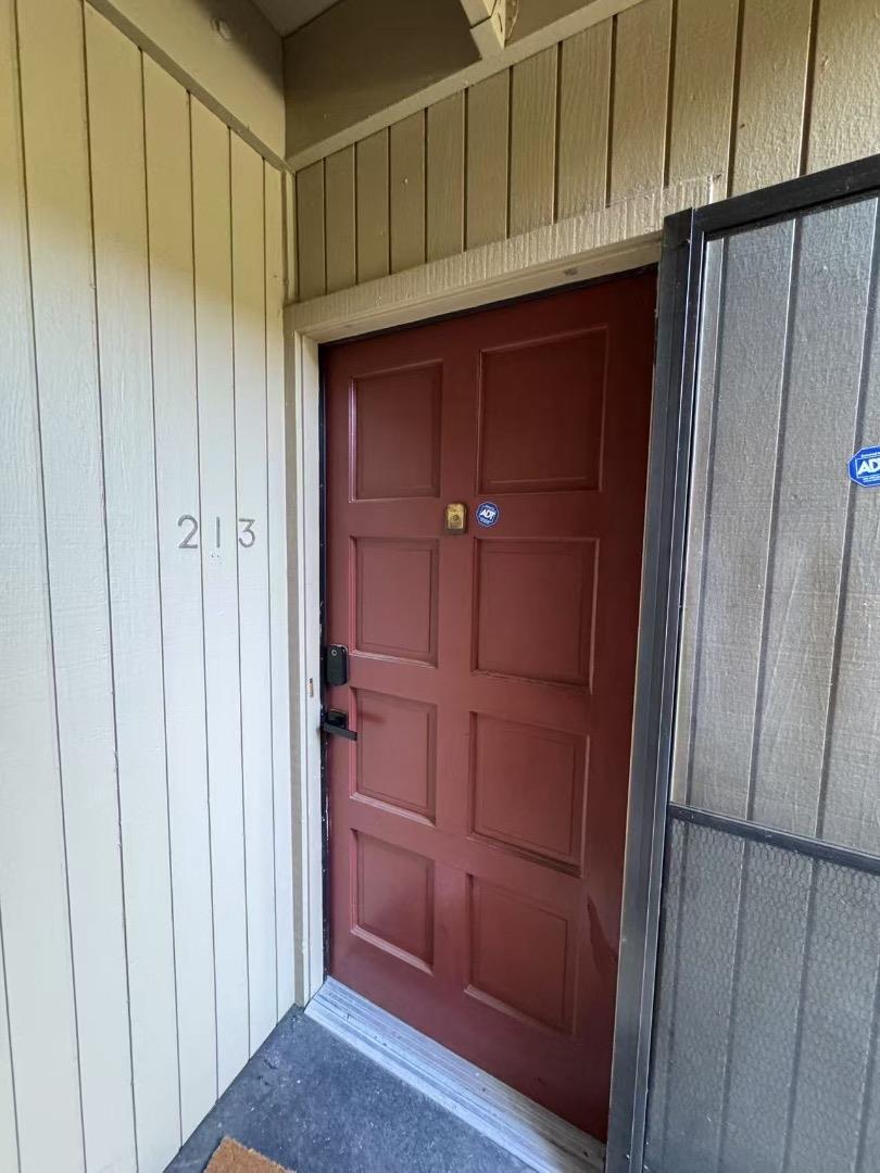 Detail Gallery Image 2 of 12 For 505 Cypress Point Dr #213,  Mountain View,  CA 94043 - 1 Beds | 1 Baths