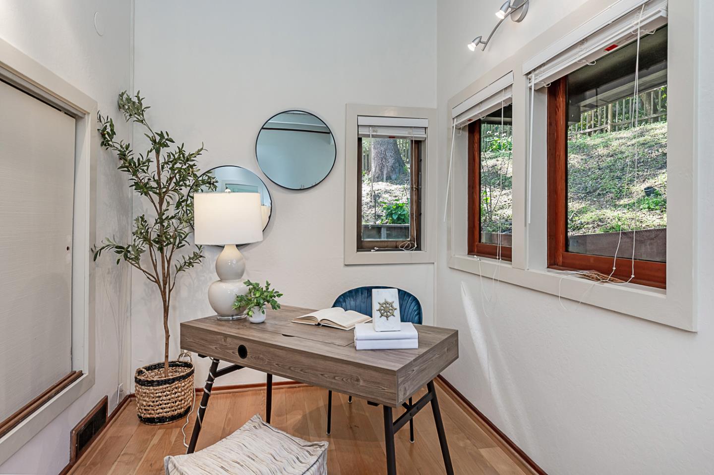 Detail Gallery Image 17 of 38 For 128 Los Trancos Cir, Portola Valley,  CA 94028 - 2 Beds | 2 Baths