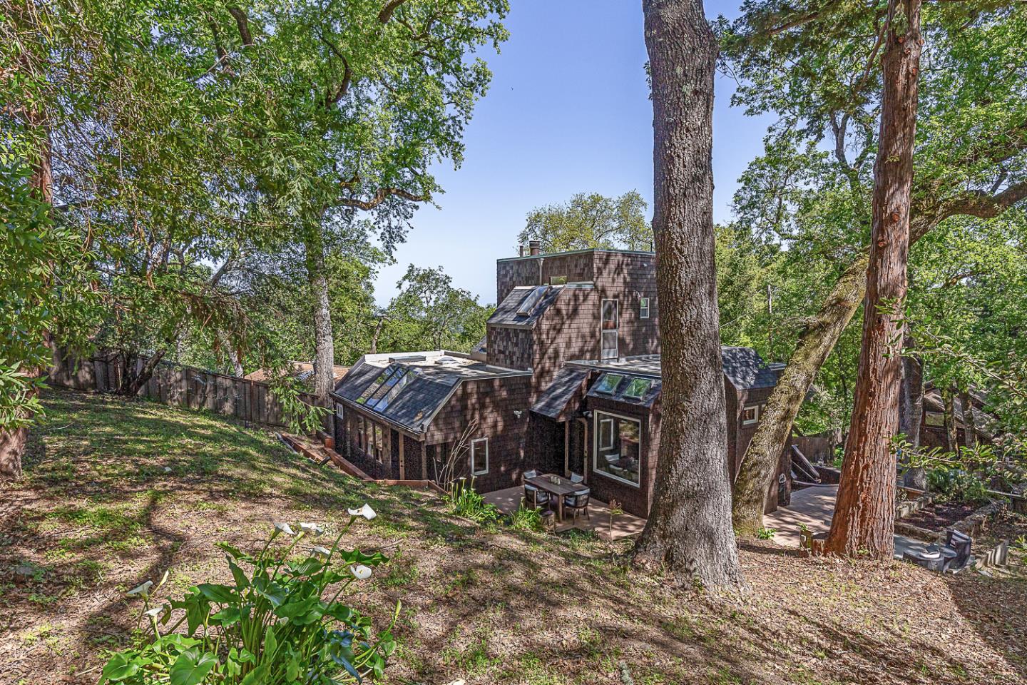 Detail Gallery Image 22 of 38 For 128 Los Trancos Cir, Portola Valley,  CA 94028 - 2 Beds | 2 Baths